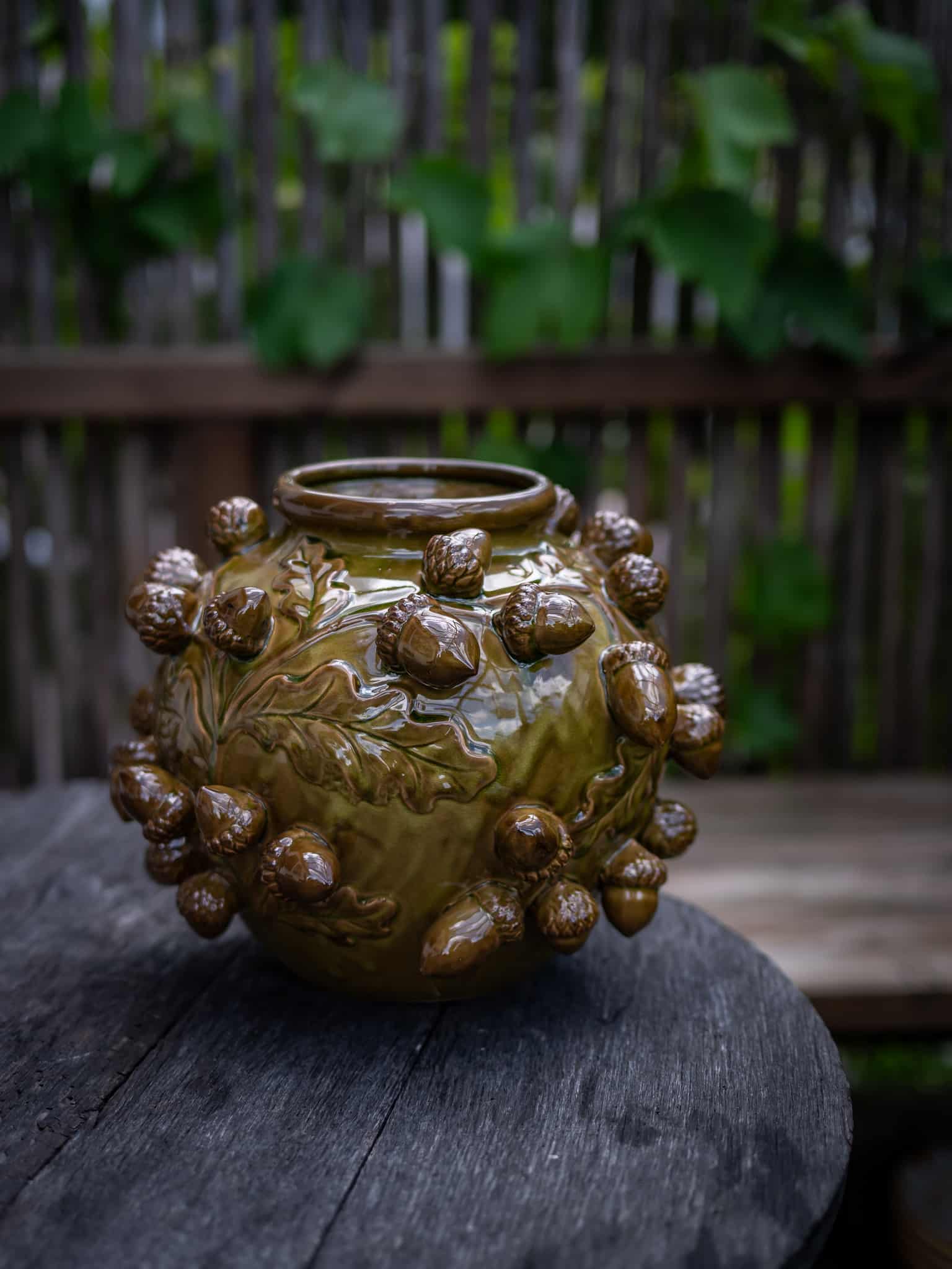 Rustik vas dekorerad med ekollon - Bild 3