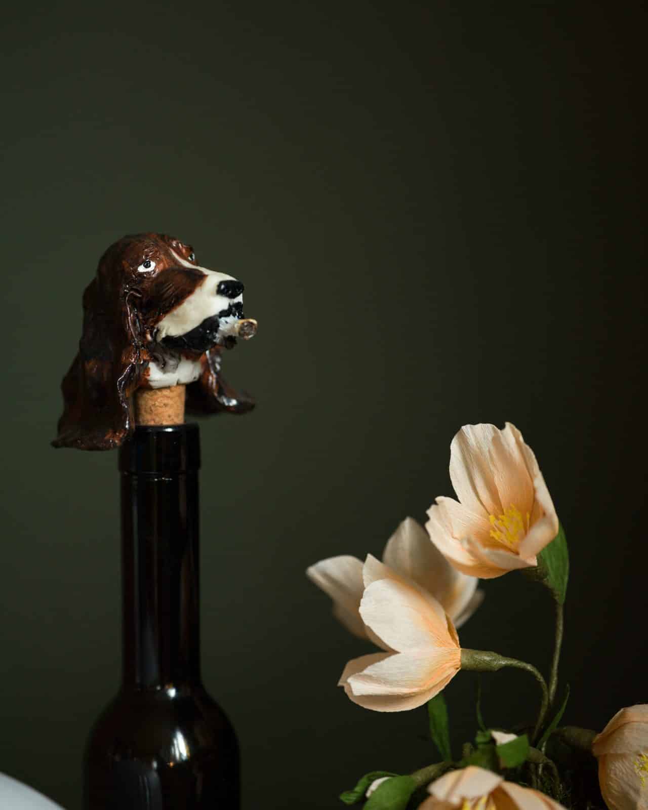 Basset on smoke, vinkork