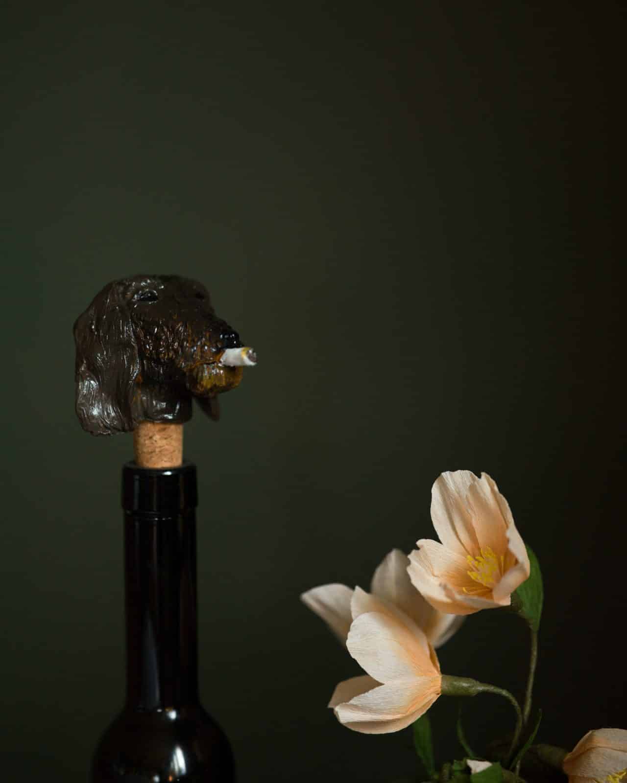 Dachshund on smoke, vinkork